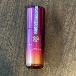 VIOLET-C BRIGHTENING SERUM
20% Vitamin C + 10% AHAs